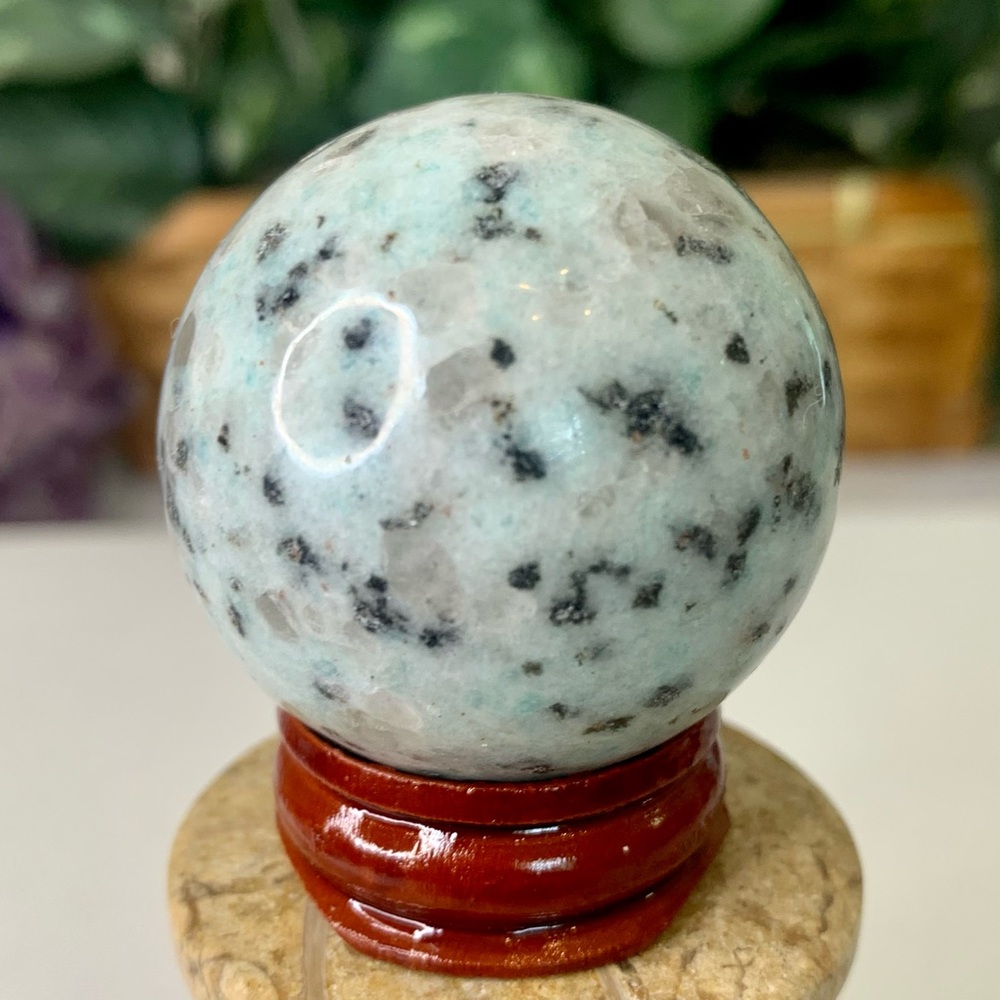 Kiwi Jasper Carved Sphere Crystal Healing Chakra Stone Ball Orb With Stand 1.5" - Picture 4 of 8